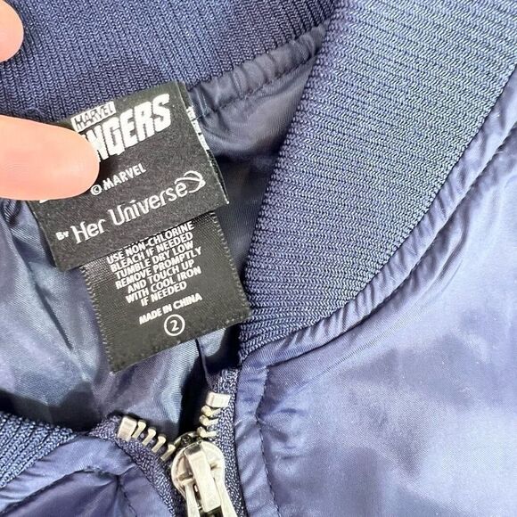 Her Universe Jacket Womens 2X Blue Marvel Avengers Full-Zip Bomber Collectible - Picture 2 of 9